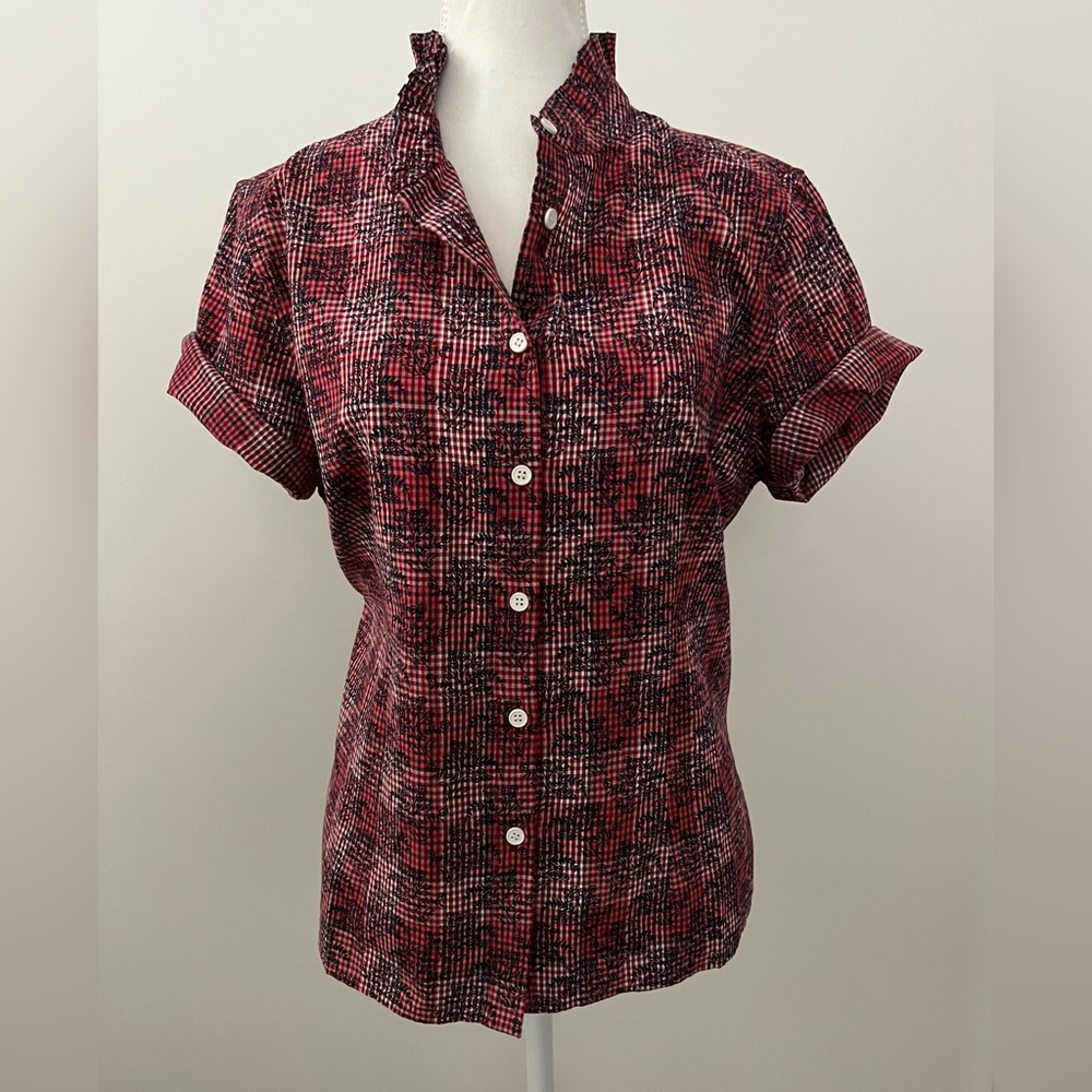 NWOT Orvis Red White Black Short Sleeve Pleated Collar Button Down Blouse Size M